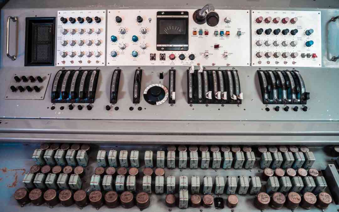 1960s BBC/EMI Console con BTR4 Tape Recorder